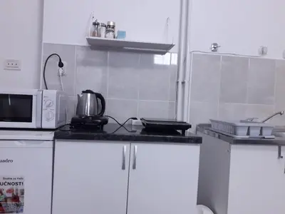 a small kitchen with a microwave and a counter top at Studio apartman Ela in Travnik