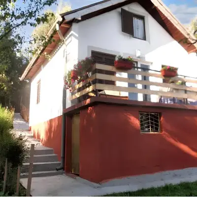 Cozy House in Jazvine with Garden