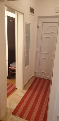 an empty hallway with a door and a rug at Stan na dan Prnjavor, Gajba u centru in Prnjavor
