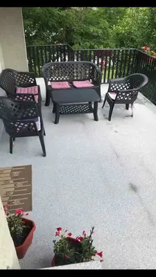 a group of four benches sitting on a patio at Sobe Lara in Gradačac