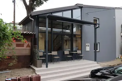 a house with glass doors and a table and chairs at DMApartmani in Tuzla