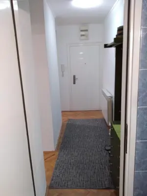 a hallway with a door and a rug at Apartman CENTAR in Banja Luka
