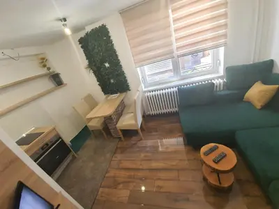 an overhead view of a living room with a green couch at Apartment City Centar in Banja Luka