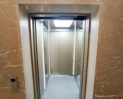 a hallway with a glass door in a building at Premium Apartmani Banja Luka in Banja Luka