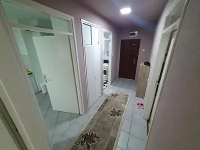 a hallway with a door open to a bathroom at Stan u centru Prnjavor in Prnjavor