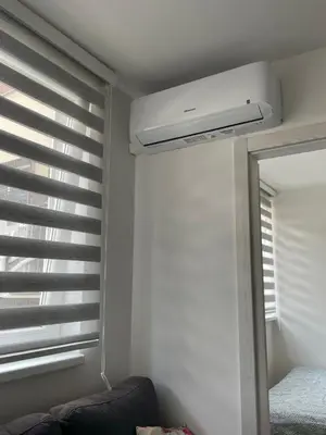 a room with a window with a ceiling fan and a mirror at Mini apartman Smile Travnik in Travnik