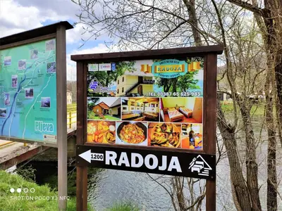 a sign for a restaurant with pizza on it at Apatments Radoja - Pliva in Šipovo