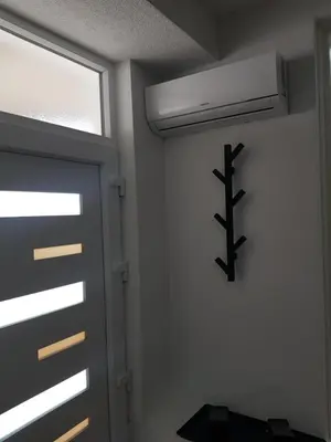 a room with a ceiling fan and a window at Apartmani Art in Jajce
