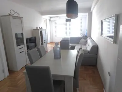 a living room with a table and a couch at Apartman CITY CENTER 4-šetalište in Prijedor