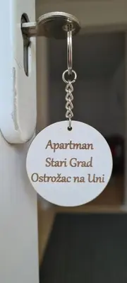 a sign on a chain hanging from a white cup at Apartman Stari Grad - Ostrožac na Uni - Bihać Cazin in Ostrožac