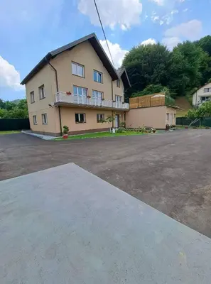 an empty parking lot in front of a building at Apartman Vany in Tuzla