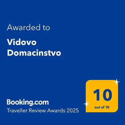 a yellow square with the text awarded to videoongaongaominosity at Vidovo Domacinstvo in Banja Luka