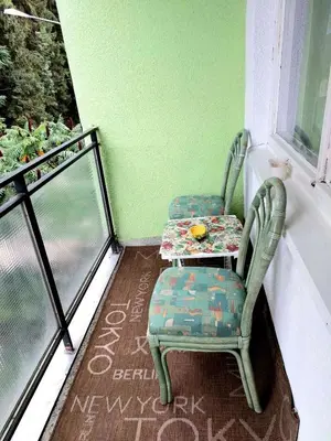 a table and a chair sitting on a balcony at Stan na dan Novi Grad in Bosanski Novi