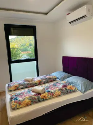 a bed in a room with a window at Motel Platani Kotor Varoš in Kotorište