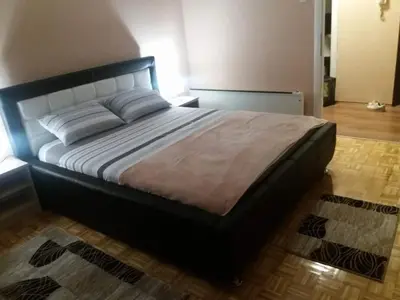 a large bed in a room with a large bed sidx sidx at Apartman Radjenovic in Banja Luka