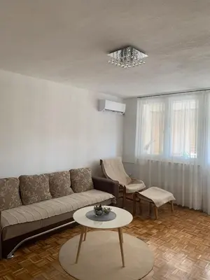 a living room with a couch and a table at Apartman Nova Varos in Banja Luka