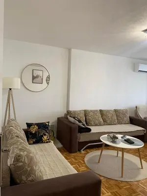 a living room with a couch and a table at Apartman Nova Varos in Banja Luka