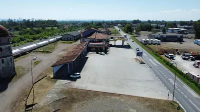 an aerial view of a train station next to a highway at Motel Gas-Petrol Samac in Bosanski Šamac