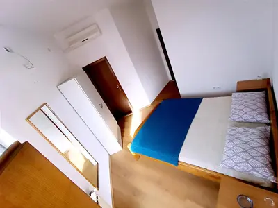 an overhead view of a bedroom with a bed at Motel Gas-Petrol Samac in Bosanski Šamac