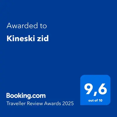 a blue phone screen with the text awarded to kinesisk at Kineski zid in Zenica