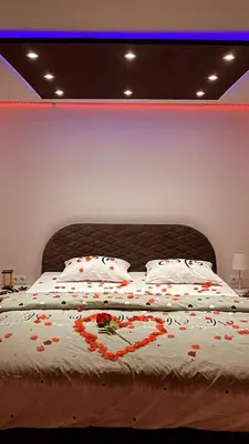 a bedroom with a bed with flowers on it at Checkmate in Tešanj