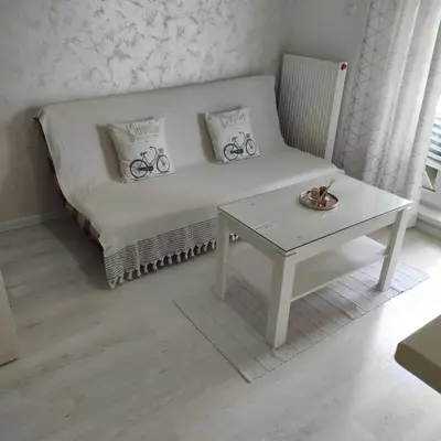 a living room with a couch and a table at Apartman Jevrejska Banja Luka in Banja Luka