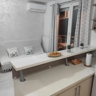a table in a kitchen with a bowl of fruit on it at Apartman Jevrejska Banja Luka in Banja Luka