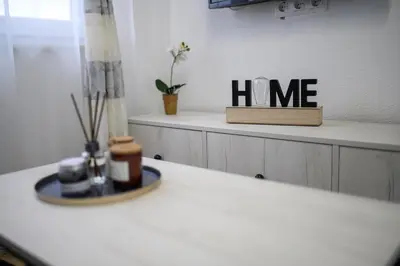 a white counter with a sign that says hme on it at Apartman UMA in Bihać