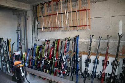 a bunch of skis are lined up against a wall at Apartman Vuvuzela in Kupres