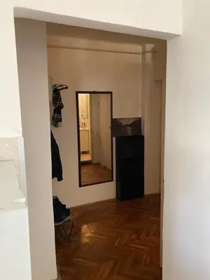 a hallway with a mirror in a room with wooden floors at Penthouse stan 80m2, terasa 36m2, garaža... centar Banja Luke - gradski park in Banja Luka