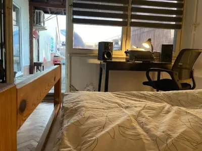 a bedroom with a bed and a desk with speakers at Penthouse stan 80m2, terasa 36m2, garaža... centar Banja Luke - gradski park in Banja Luka