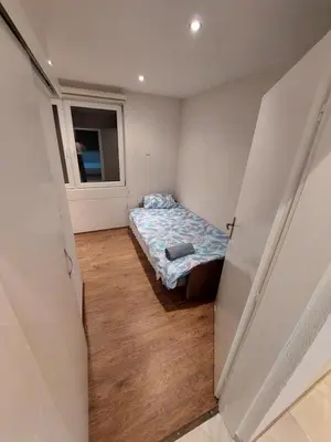 a small bedroom with a bed and a window at L’appartement de la Pyramide du Soleil in Visoko