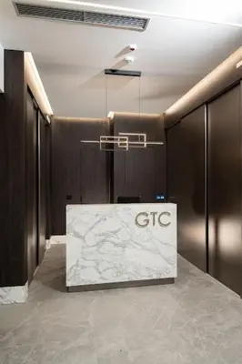 a lobby with a cg sign in a room at TOMAS LUX APARTMENTS in Banja Luka