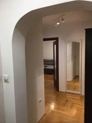 an empty room with a hallway with a mirror at Apartman DeLUX in Banja Luka