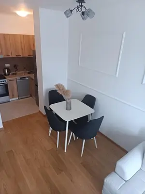 a white table and chairs in a living room at Apartman Vista Banja Luka in Banja Luka